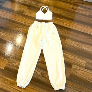 Alo yoga Accolade Sweatpant Ivory  Size: XXS & Seamless Ribbed Low Back Bra  XS